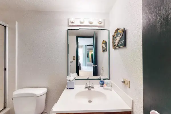 Master Bathroom with tub/shower combo.