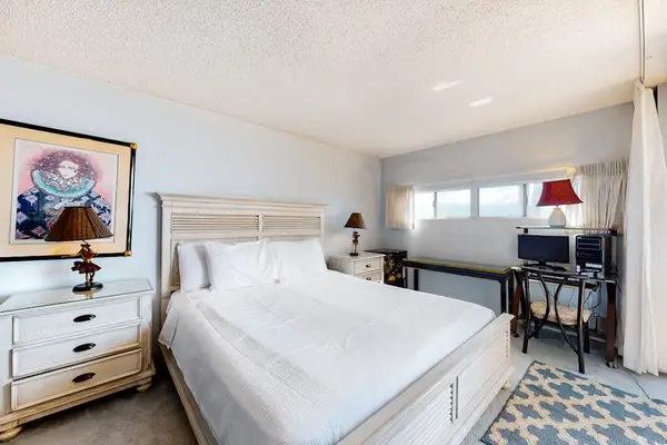 Guest bedroom with queen sized bed.
