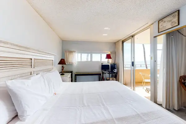 Guest bedroom with queen sized bed.