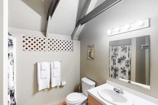 Full bathroom provides everything needed for refreshing mornings and relaxing evenings comfortably