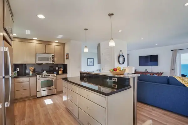 Spacious kitchen featuring a breakfast bar and full appliances
