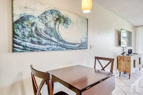Coastal Dining Space With Artistic Touches