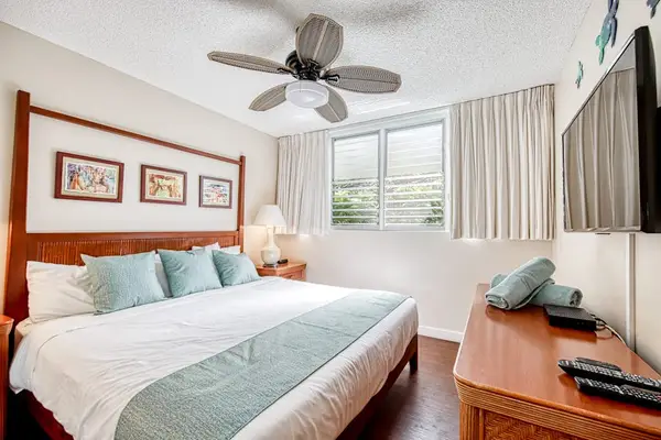 Comfortable Bedroom For Sweet Island Dreams