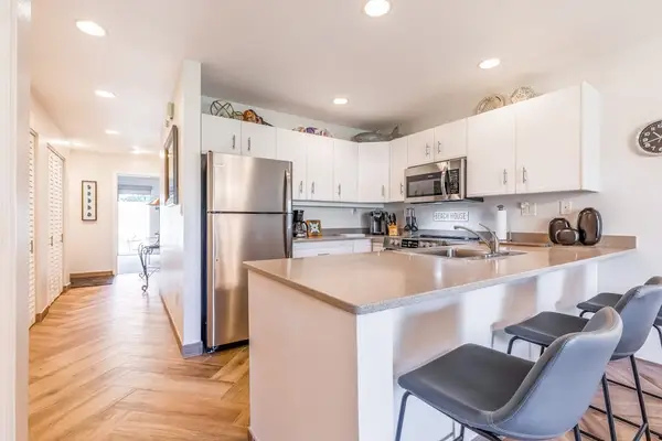 Modern Kitchen With Breakfast Bar