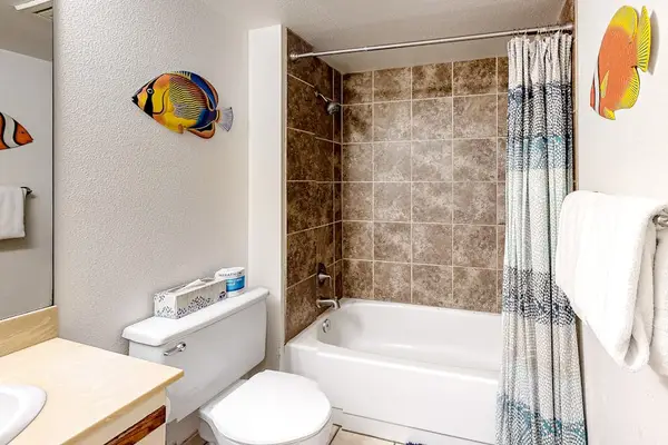 Guest bathroom with a bathtub, fresh towels, and everyday essentials for a comfortable stay