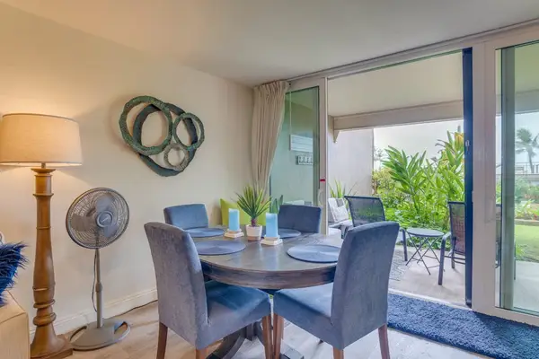 Elegant Dining Area With Lanai Access