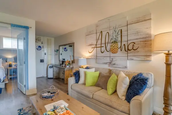 Relaxing Lounge Designed For Island Comfort