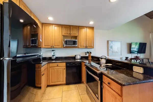 Chef Inspired Kitchen With Modern Appliances