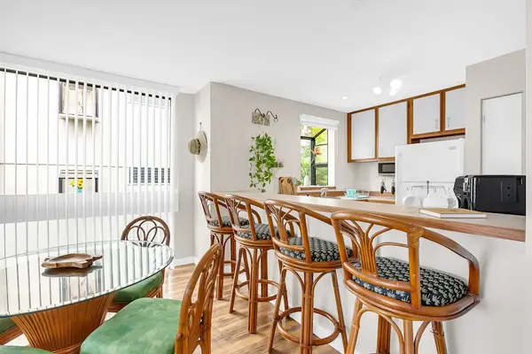 Fully Equipped Kitchen with Breakfast Bar & Seating