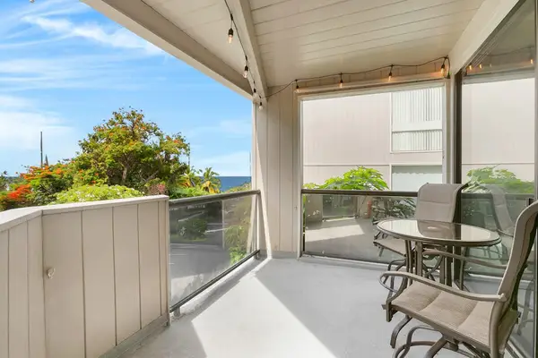 Private Outdoor Dining & Relaxation Space on Covered Lanai
