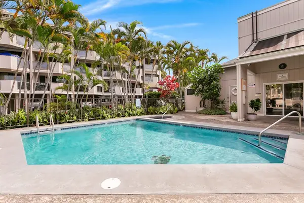 Resort Swimming Pool & Tropical Grounds