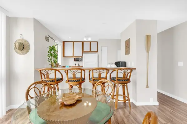 Integrated Dining Nook & Kitchen Breakfast Bar