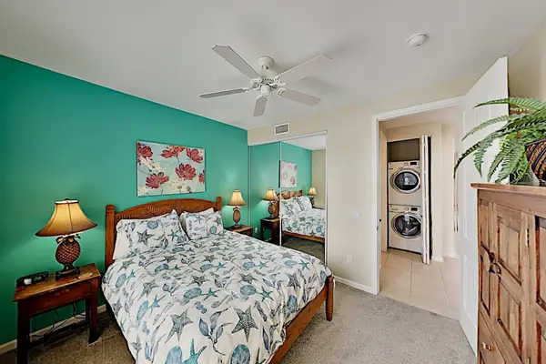 Guest room with a fan for your nightly comfort.