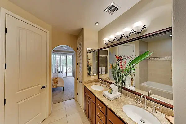 Master en-suite bathroom with double sinks.