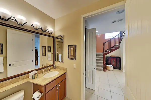 Guest bathroom with a tub/shower combo.