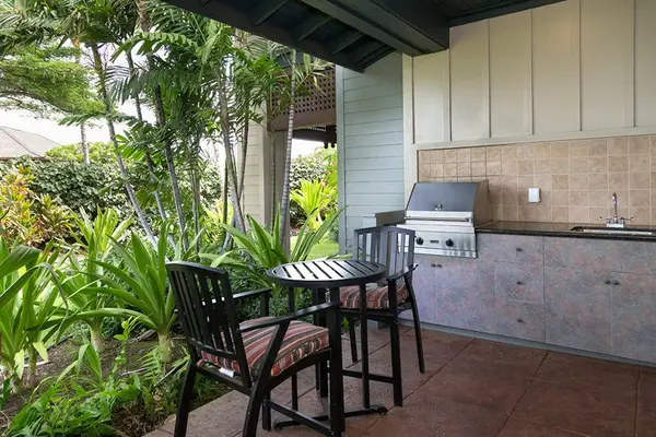 Built-In Outdoor Kitchen & Grill Station on Covered Patio
