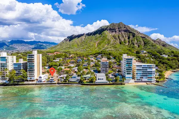 Great location close to beaches, dining, shopping, and exciting local experiences nearby