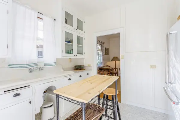 Enjoy the convenience of a fully equipped cottage kitchen throughout your stay