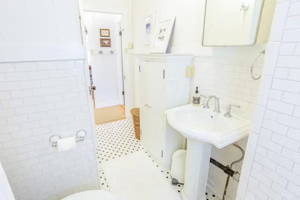 Begin each day feeling refreshed in this thoughtfully designed full bathroom space