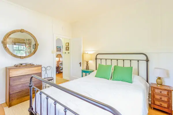 Relax and recharge with the cozy comfort of this inviting queen bed