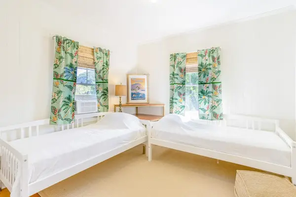 Flexible sleeping arrangements make second bedroom ideal for companions alike
