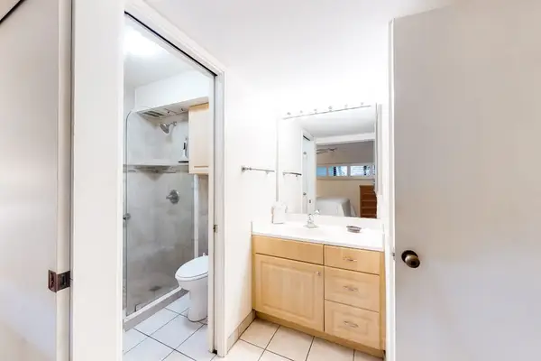 Fresh And Bright Bathroom Retreat