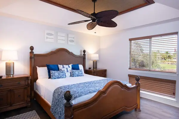 Master bedroom with king bed, en-suite bathroom and flat screen tv.