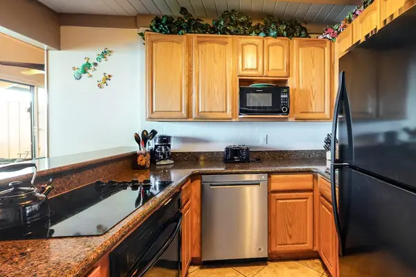 Warm Wood Kitchen Retreat