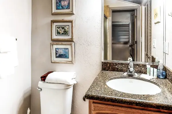Elegant Full Bathroom Retreat
