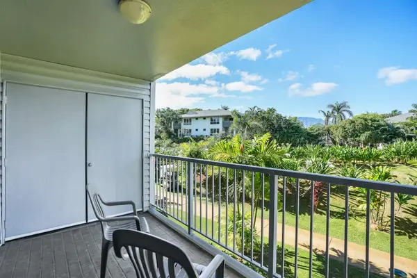Private Lanai With Scenic Greenery