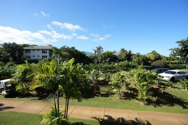 Peaceful Lanai Overlooking The Grounds