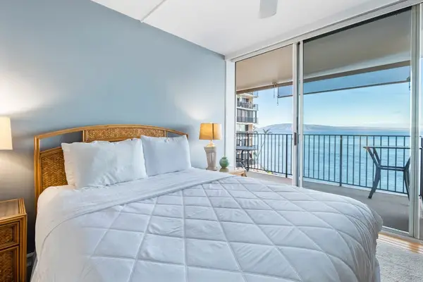 Master bedroom with a queen bed and private lanai.