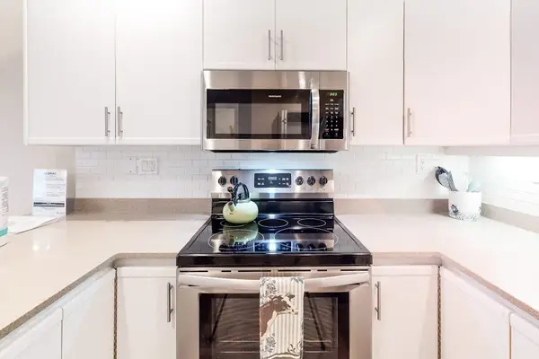 Bright Fully Equipped Kitchen