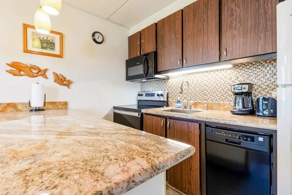 Granite Countertops And Modern Appliances