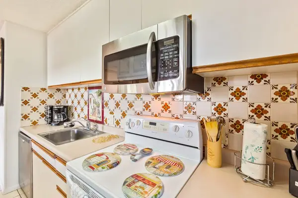 Cook With Ease In This Bright Kitchen