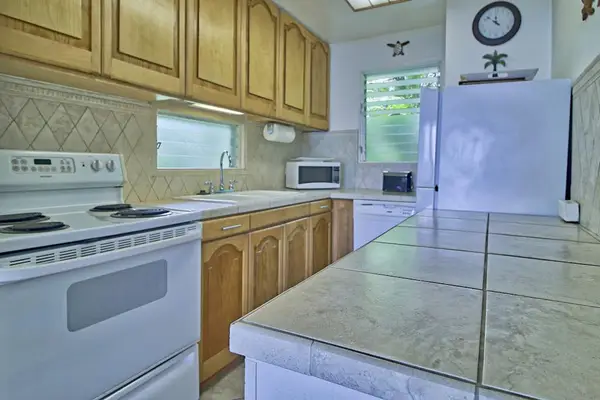 Practical kitchen with everything needed for everyday cooking.