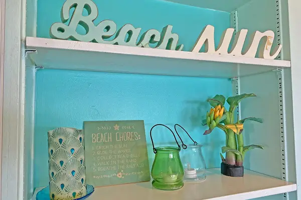 Living room with a coastal decorative touch.