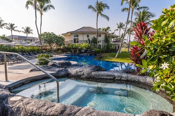 Tropical Outdoor Hot Tub & Resort Swimming Pool