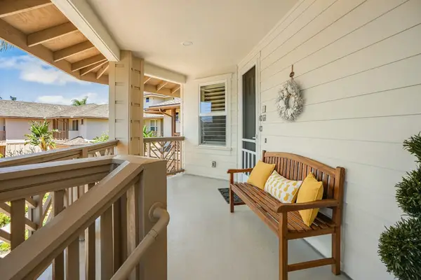 Private Entryway With Island Charm