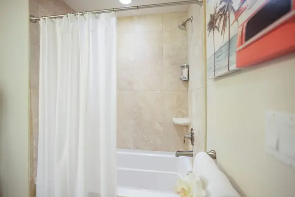 Relax And Refresh In A Full Bath