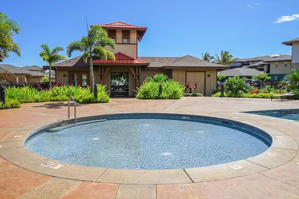 Sparkling Resort Hot Tub For Sunny Days