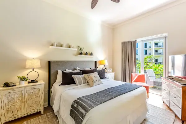 Peaceful Bedroom With Private Lanai Access