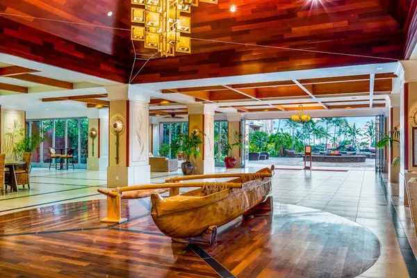 Beautiful Open-Air Lobby Welcoming You Home