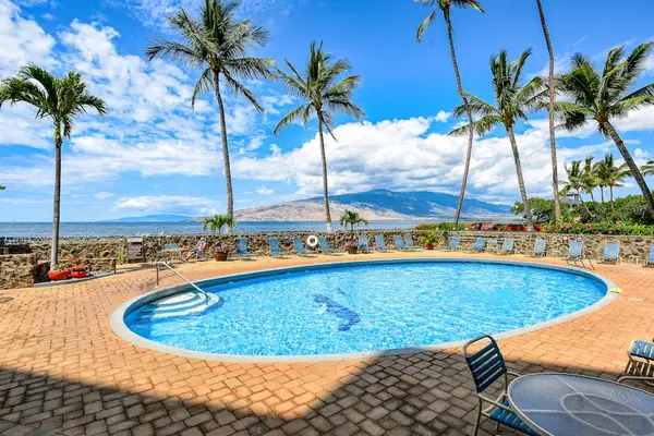 Menehune Shores Community Pool
