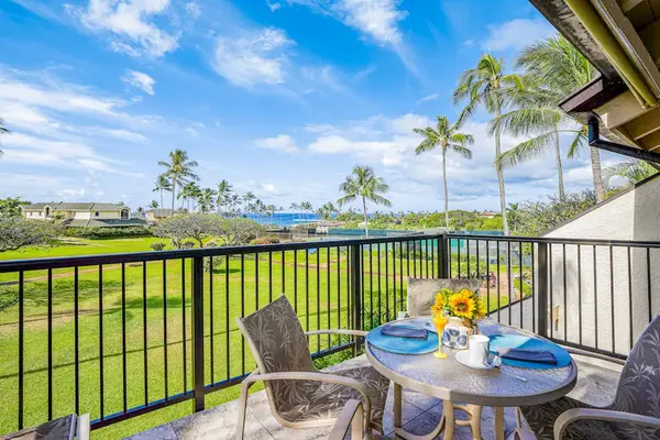 Private Lanai Dining Setup with Golf Course & Ocean Horizon Views