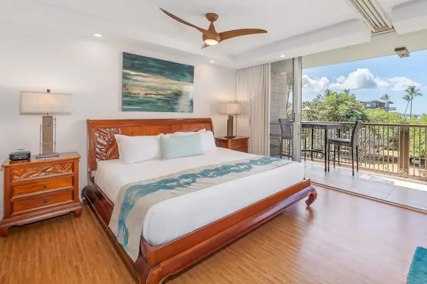 Spacious Primary Suite With Lanai Access