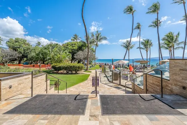 Oceanfront Courtyard With Island Views