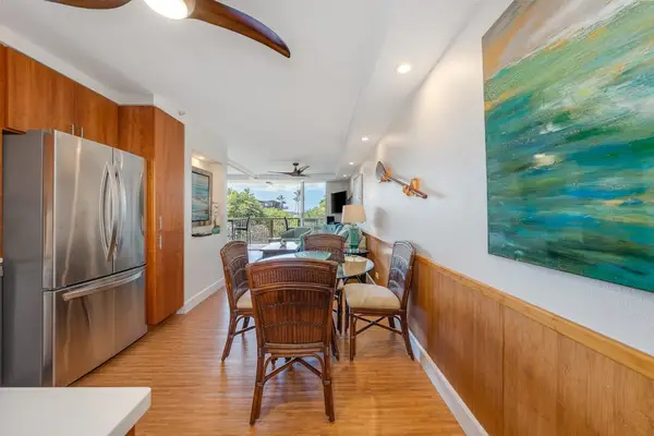 Dining Area With A Tropical Touch