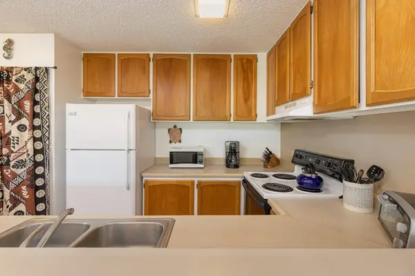 Kitchen with Full Appliances & Ample Counter Space