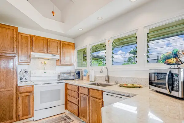 Elegant Kitchen For Easy Island Living